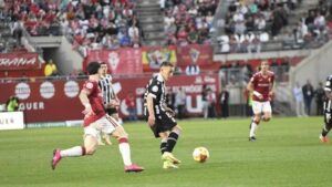 Una imagen de partido del derbi de la Región de Murcia. FOTO: Israel Sánchez