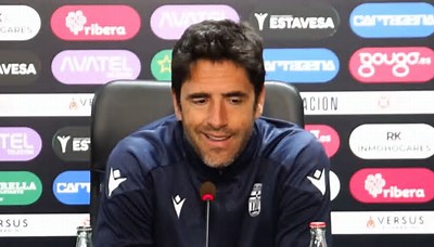 Íñigo Vélez en rueda de prensa   FOTO: F.C. Cartagena